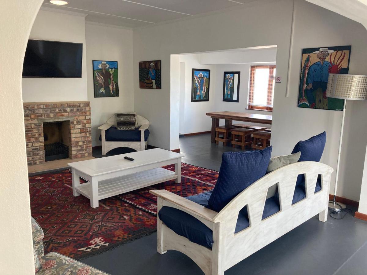 Hermanus Backpackers & Budget Accommodation Bagian luar foto