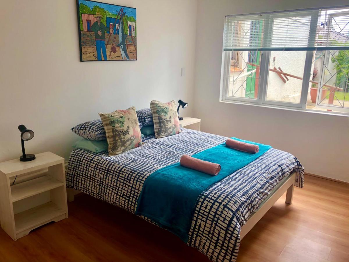 Hermanus Backpackers & Budget Accommodation Bagian luar foto