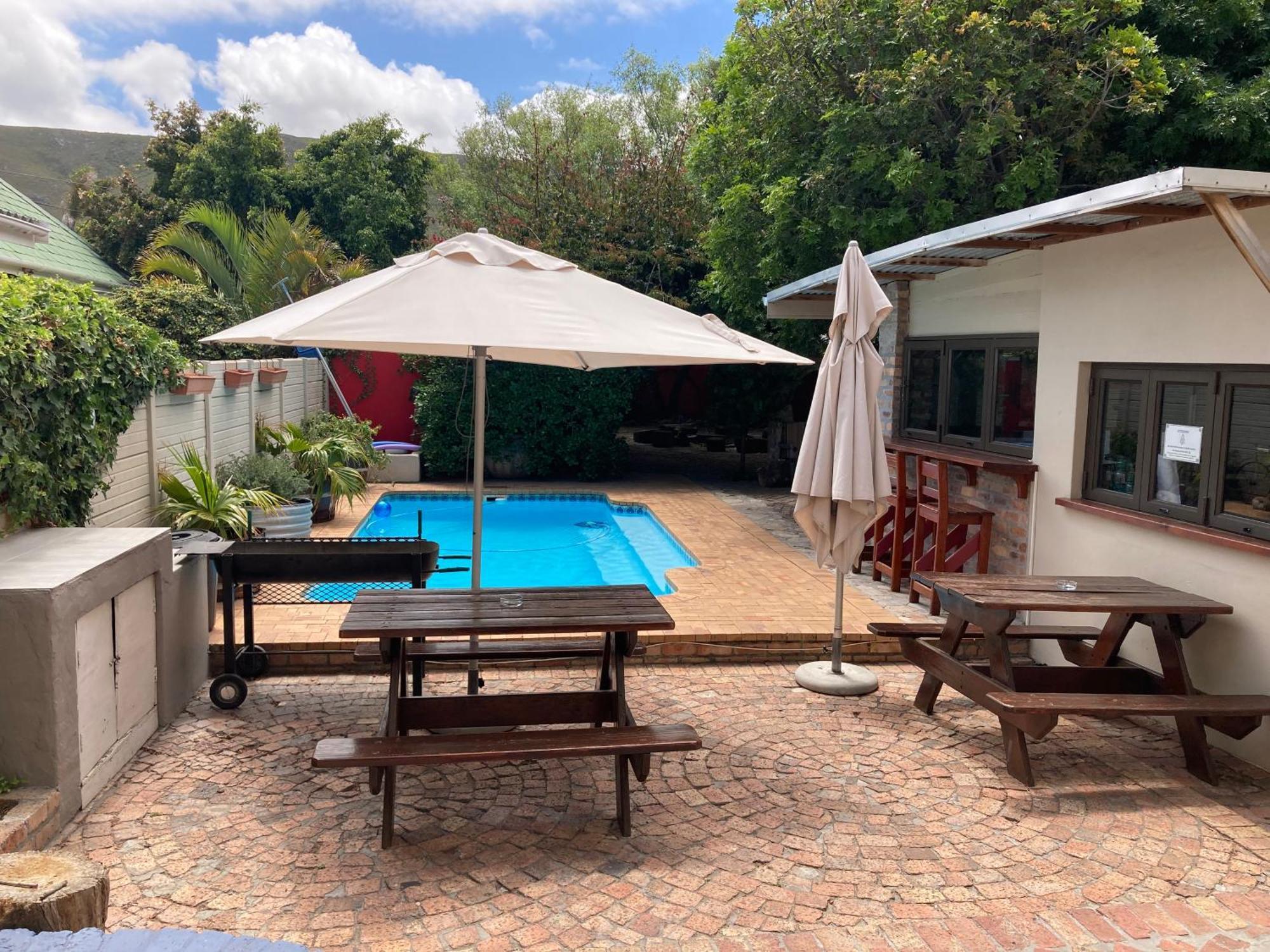 Hermanus Backpackers & Budget Accommodation Bagian luar foto