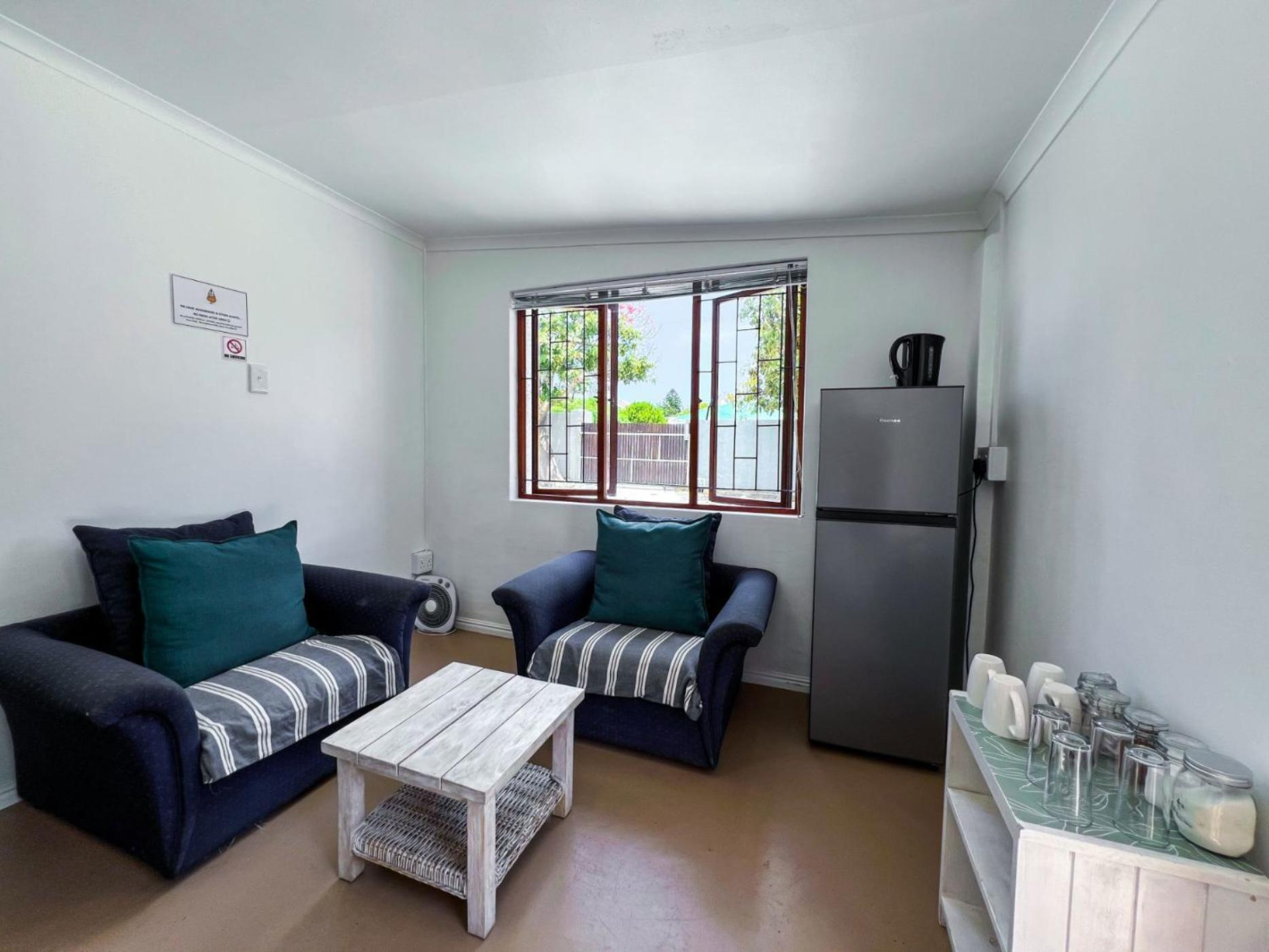 Hermanus Backpackers & Budget Accommodation Bagian luar foto