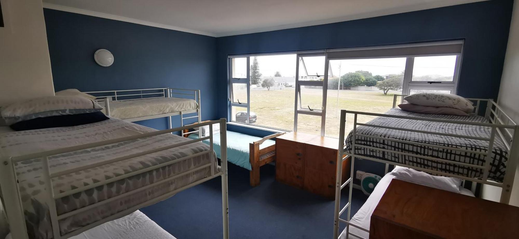 Hermanus Backpackers & Budget Accommodation Bagian luar foto