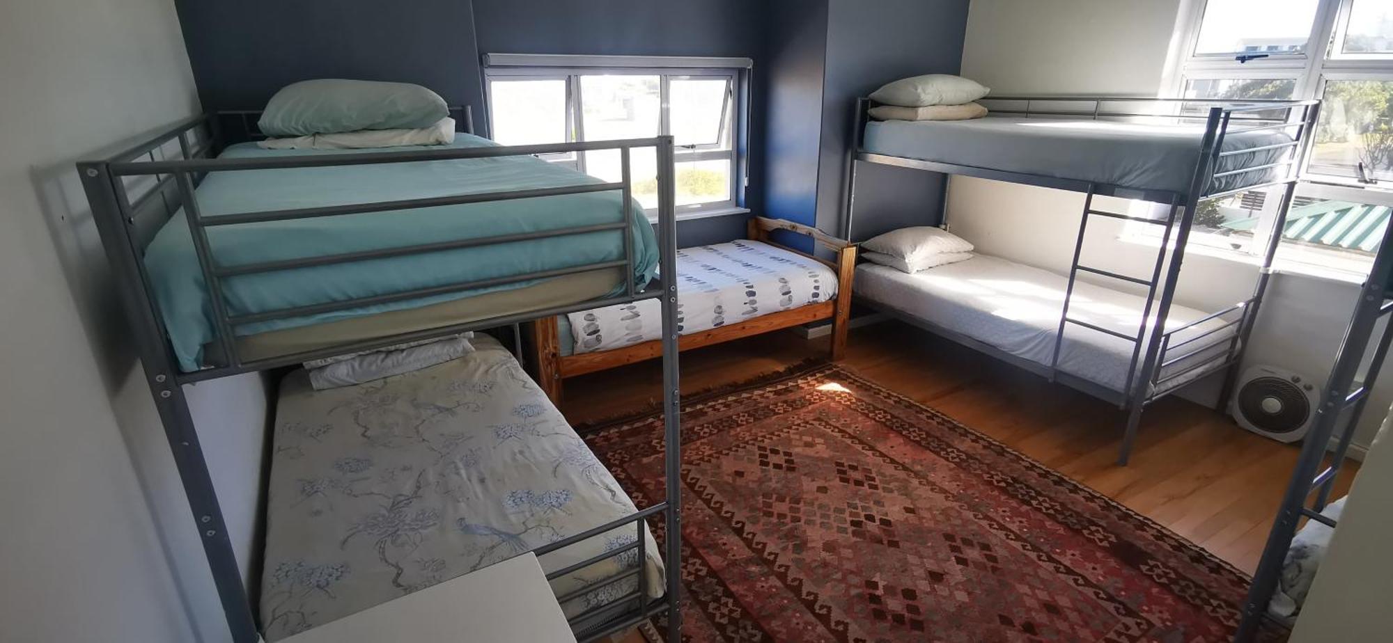 Hermanus Backpackers & Budget Accommodation Bagian luar foto