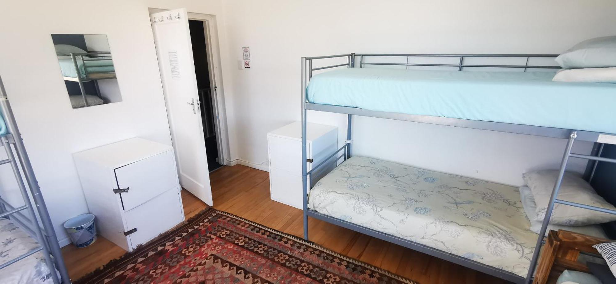 Hermanus Backpackers & Budget Accommodation Bagian luar foto