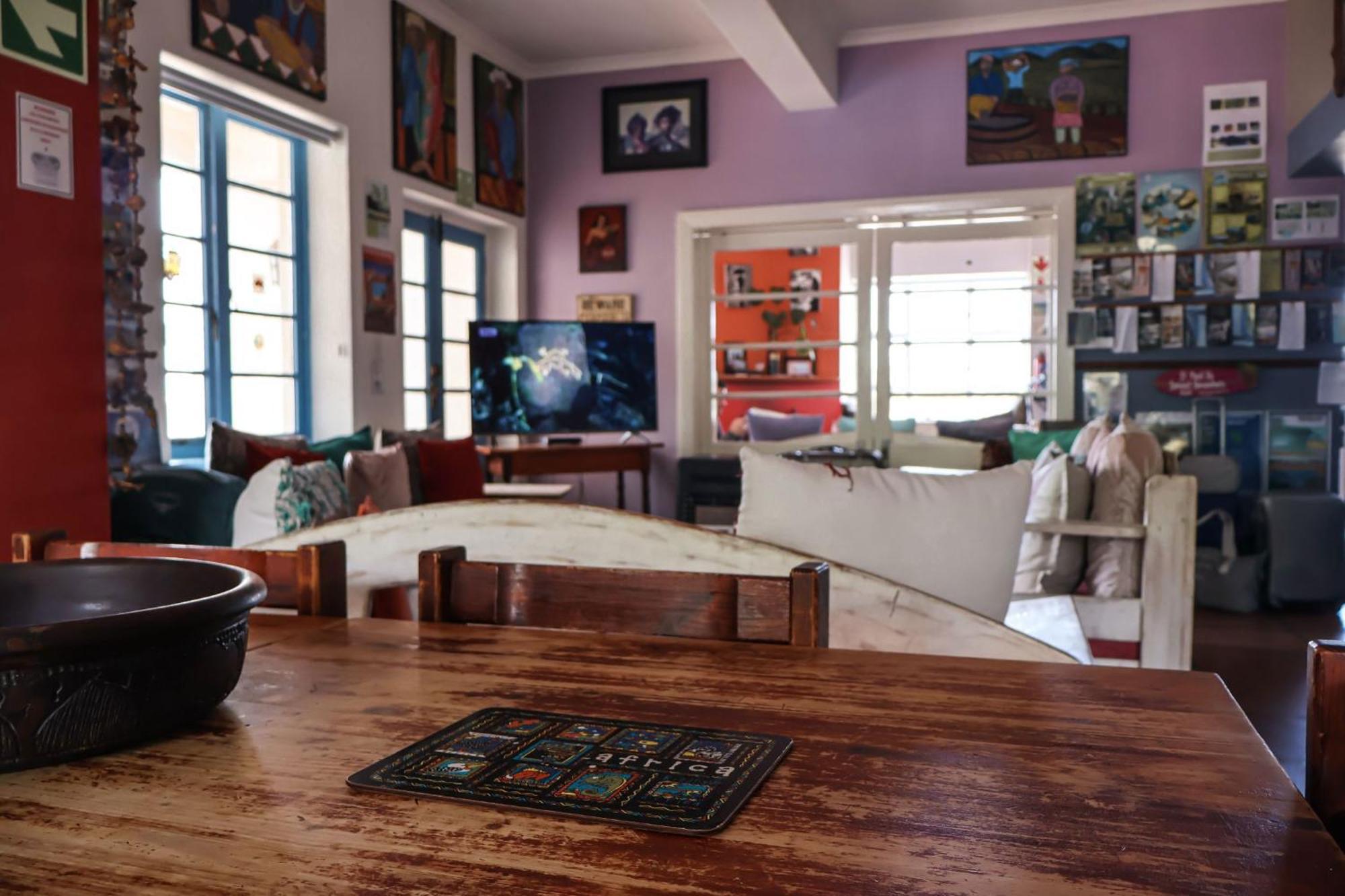 Hermanus Backpackers & Budget Accommodation Bagian luar foto