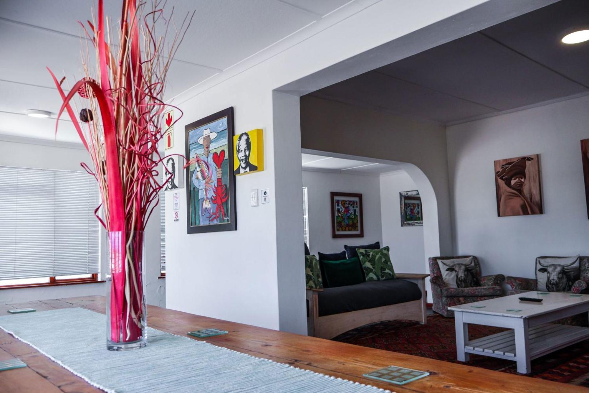 Hermanus Backpackers & Budget Accommodation Bagian luar foto