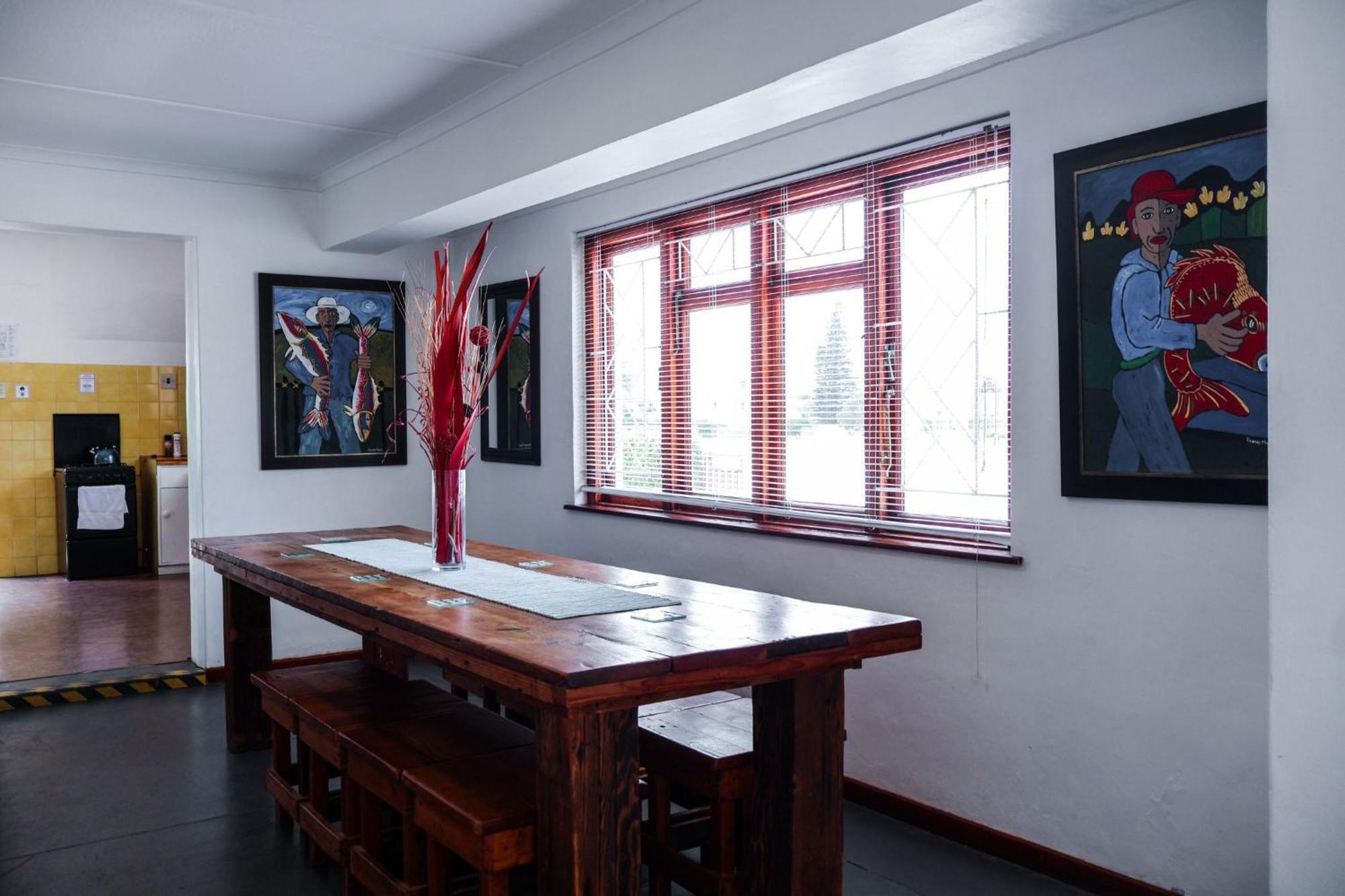 Hermanus Backpackers & Budget Accommodation Bagian luar foto