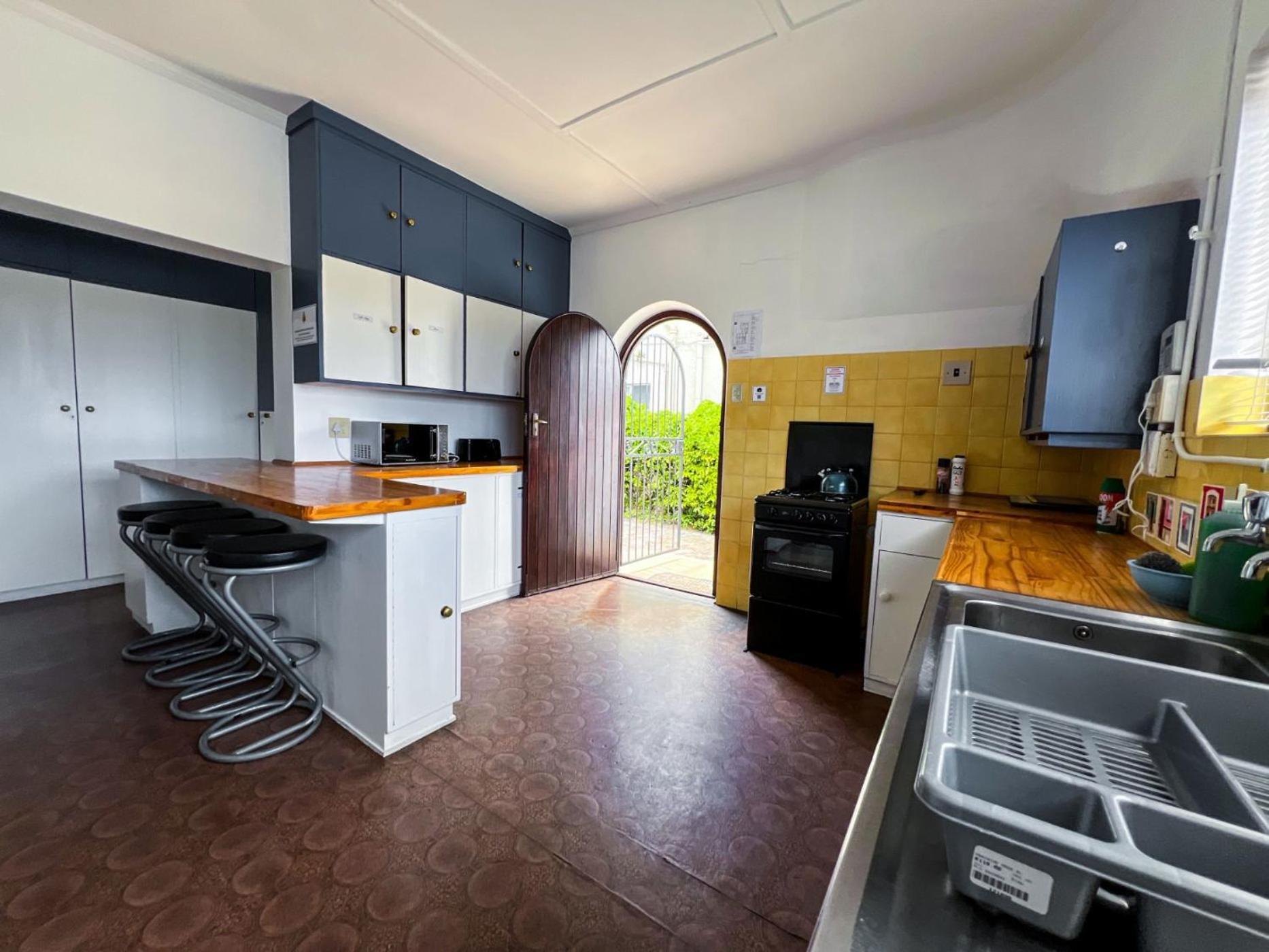 Hermanus Backpackers & Budget Accommodation Bagian luar foto