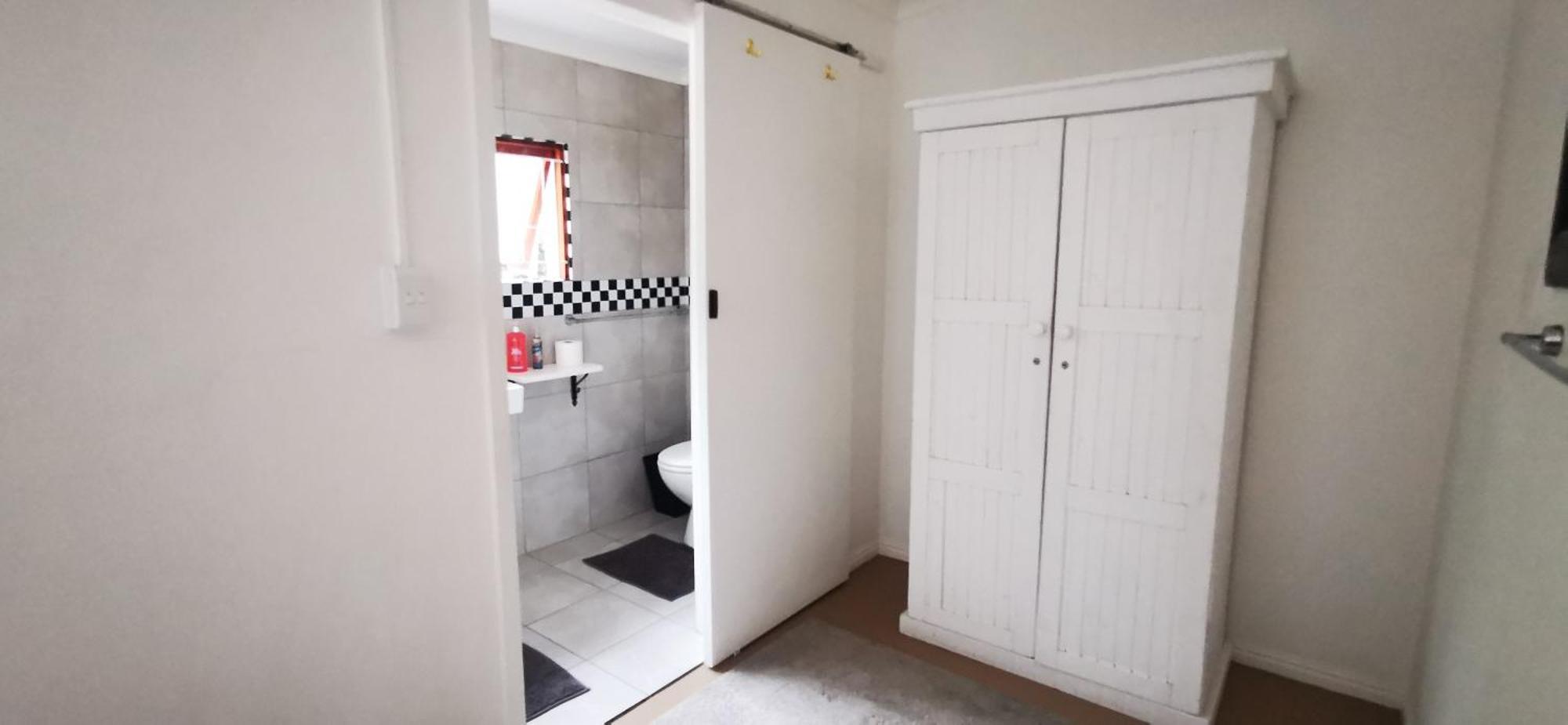Hermanus Backpackers & Budget Accommodation Bagian luar foto