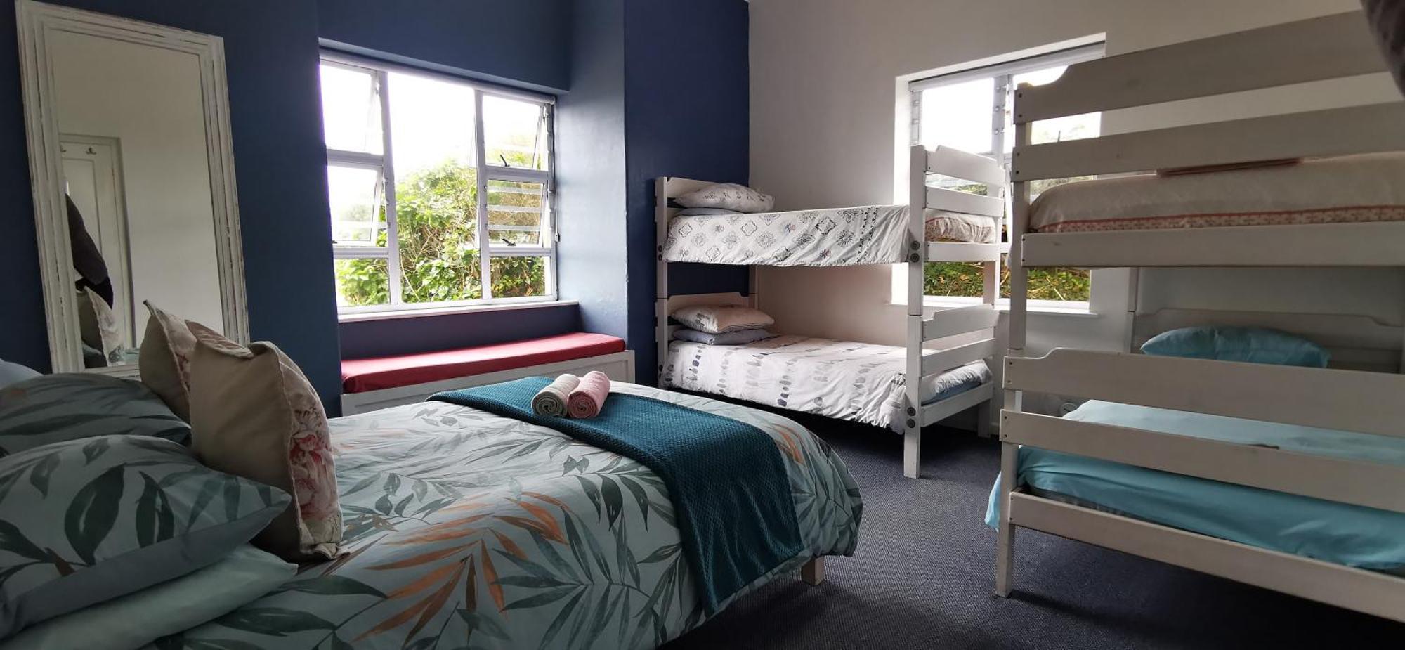 Hermanus Backpackers & Budget Accommodation Bagian luar foto