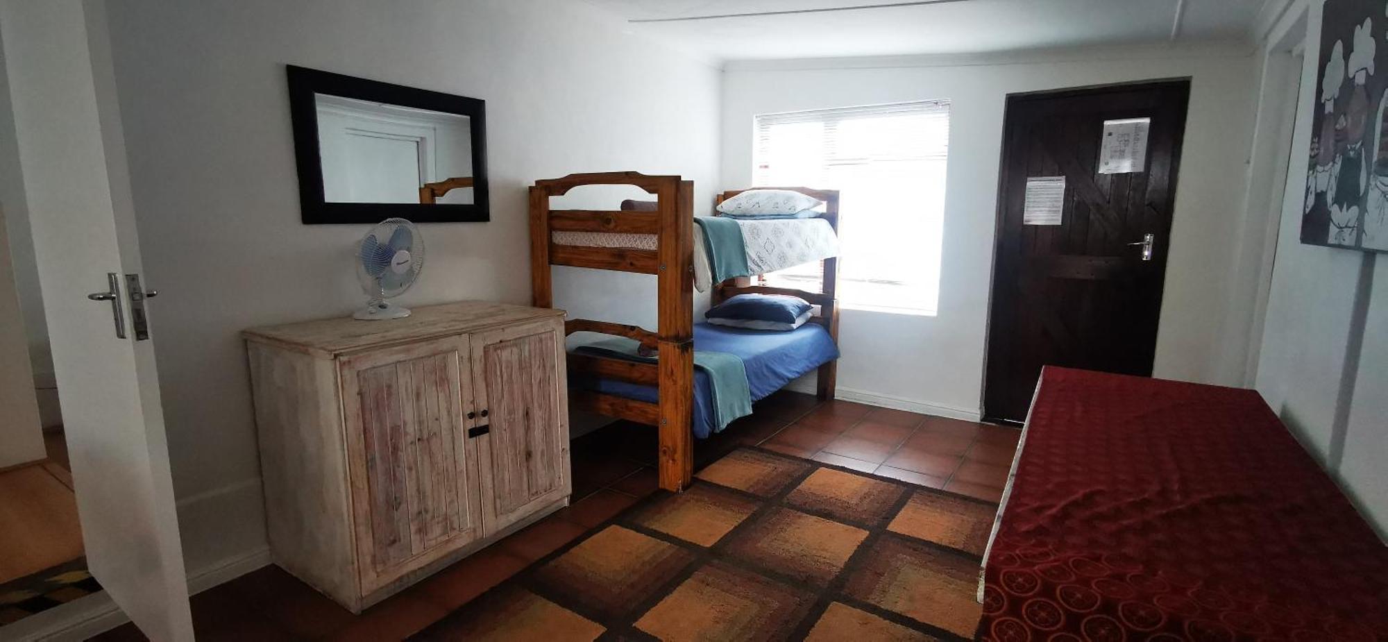 Hermanus Backpackers & Budget Accommodation Bagian luar foto