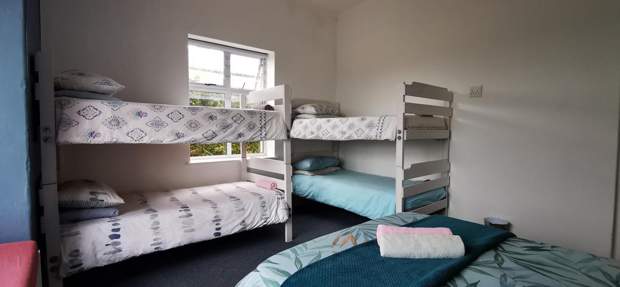 Hermanus Backpackers & Budget Accommodation Bagian luar foto