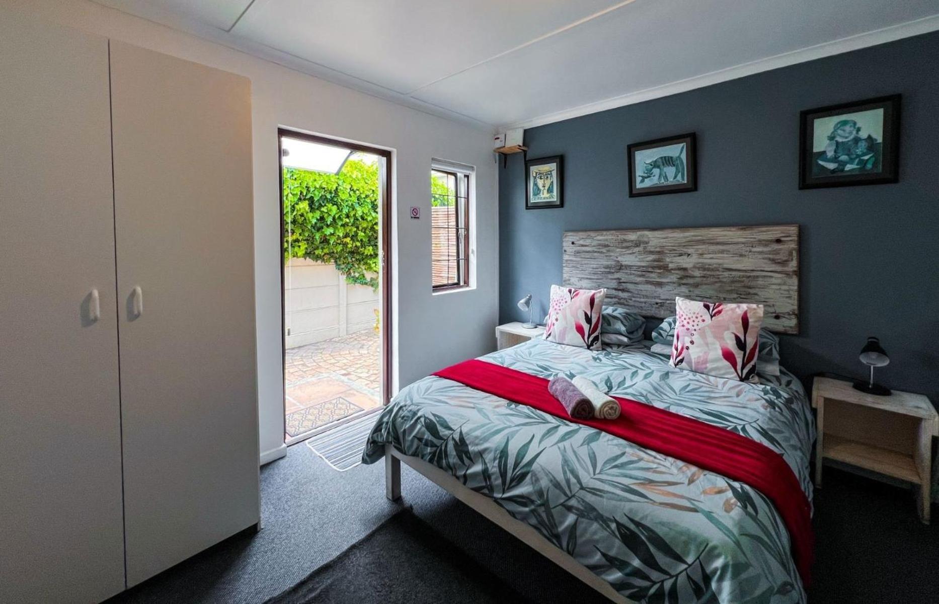 Hermanus Backpackers & Budget Accommodation Bagian luar foto