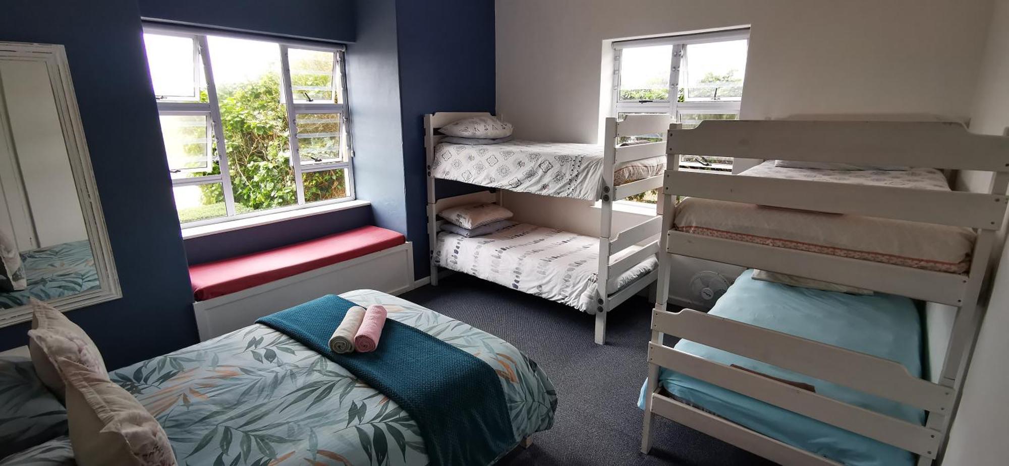 Hermanus Backpackers & Budget Accommodation Bagian luar foto