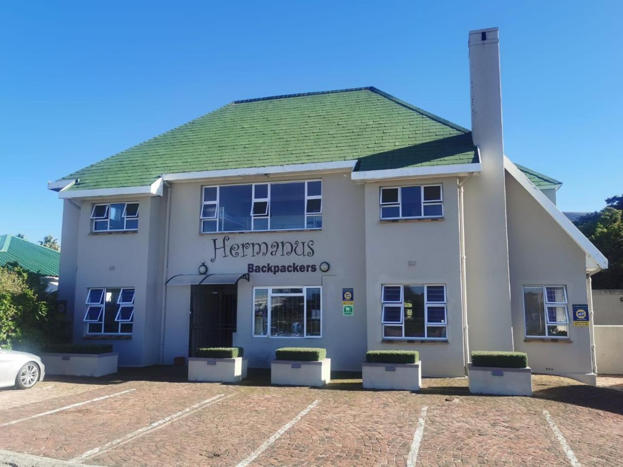 Hermanus Backpackers & Budget Accommodation Bagian luar foto