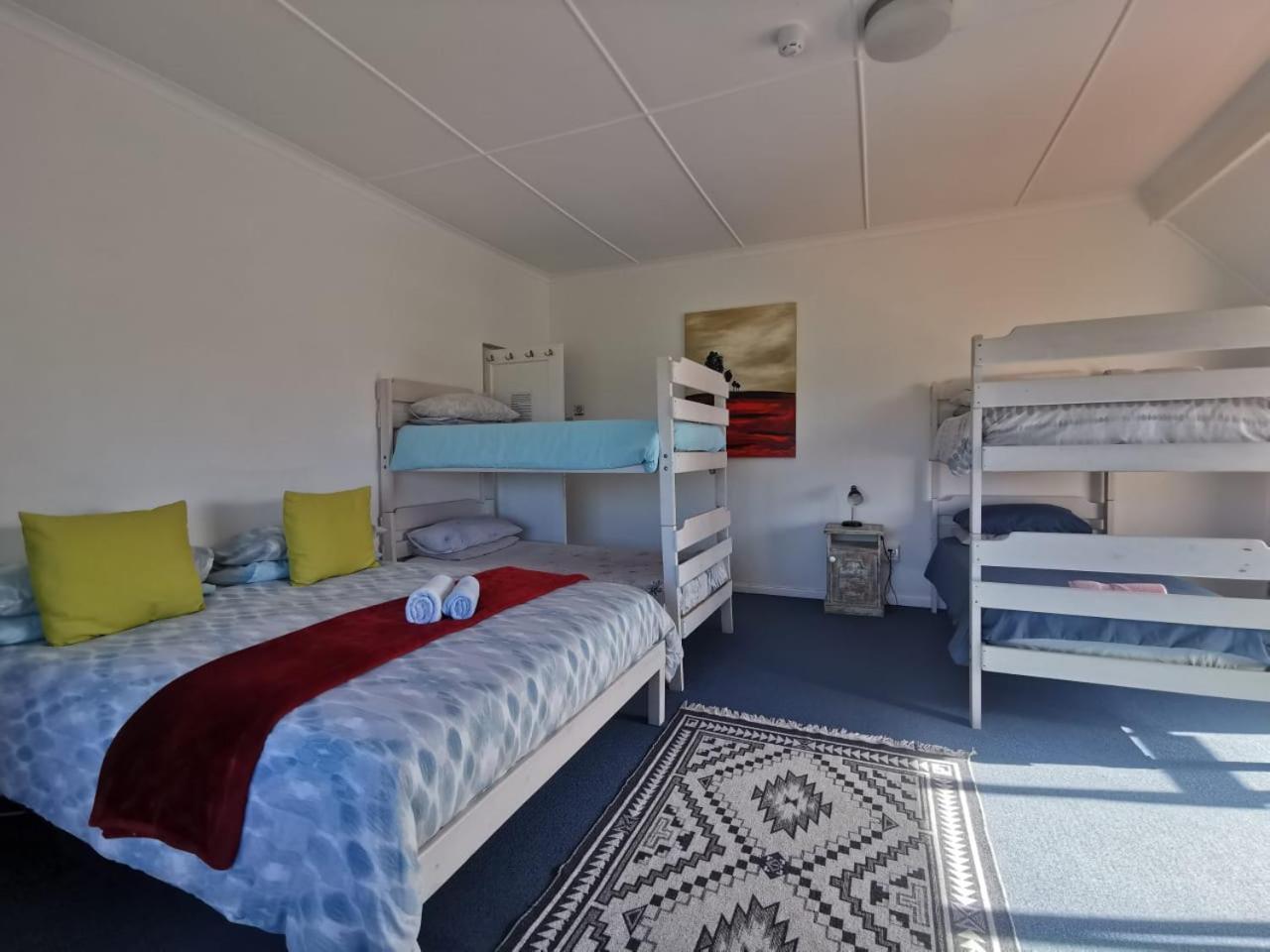 Hermanus Backpackers & Budget Accommodation Bagian luar foto