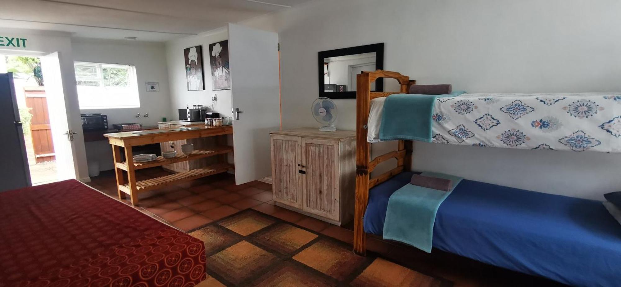 Hermanus Backpackers & Budget Accommodation Bagian luar foto